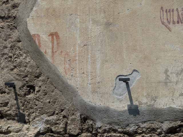 iii-2-1-pompeii-may-2010-detail-of-graffiti-outside-house-of-aulus